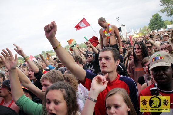 Mono + Nikitaman with The Royal Flash Band (D) 26. Summer Jam Koeln 02. Juli 2011 Red Stage (31).JPG